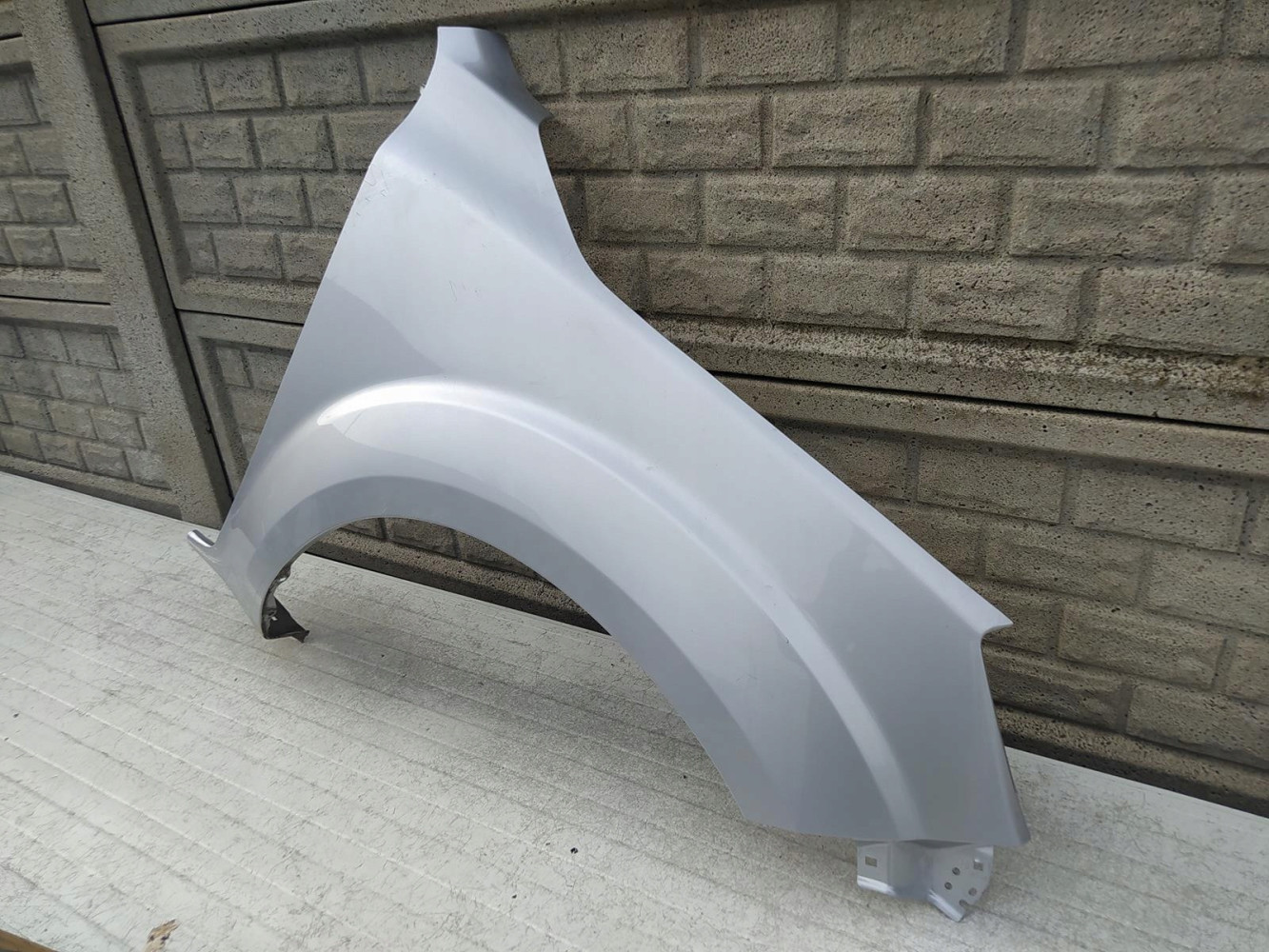 NISSAN NAVARA IV 16-22 BŁOTNIK PRZEDNI PRAWY - (12626371157)