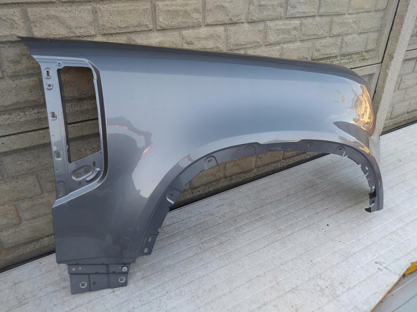 LAND ROVER DEFENDER 20- BŁOTNIK PRAWY PRZEDNI - (12650643907)