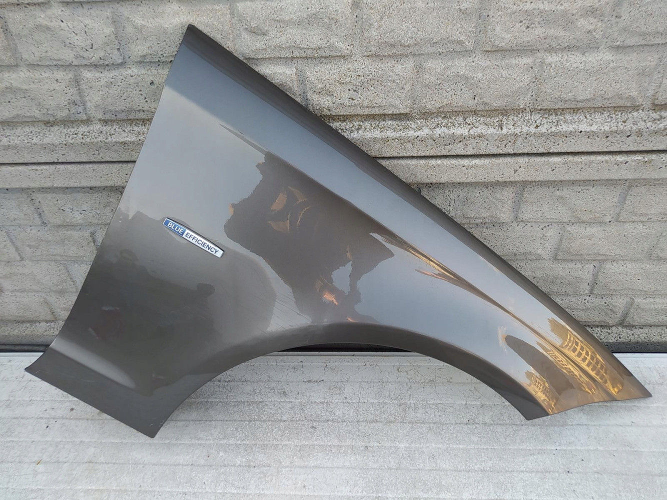 MERCEDES CLS W 218 W218 BŁOTNIK PRZEDNI PRAWY - (12650657411)
