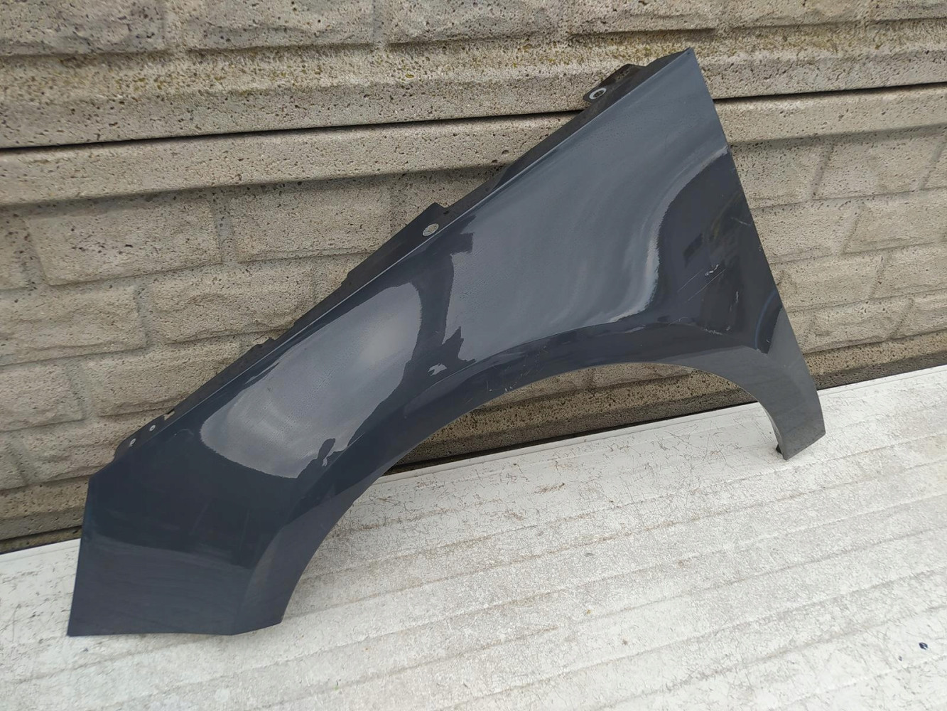 AUDI A1 8X0 2010-2017 BŁOTNIK PRZEDNI LEWY - (12677068367)