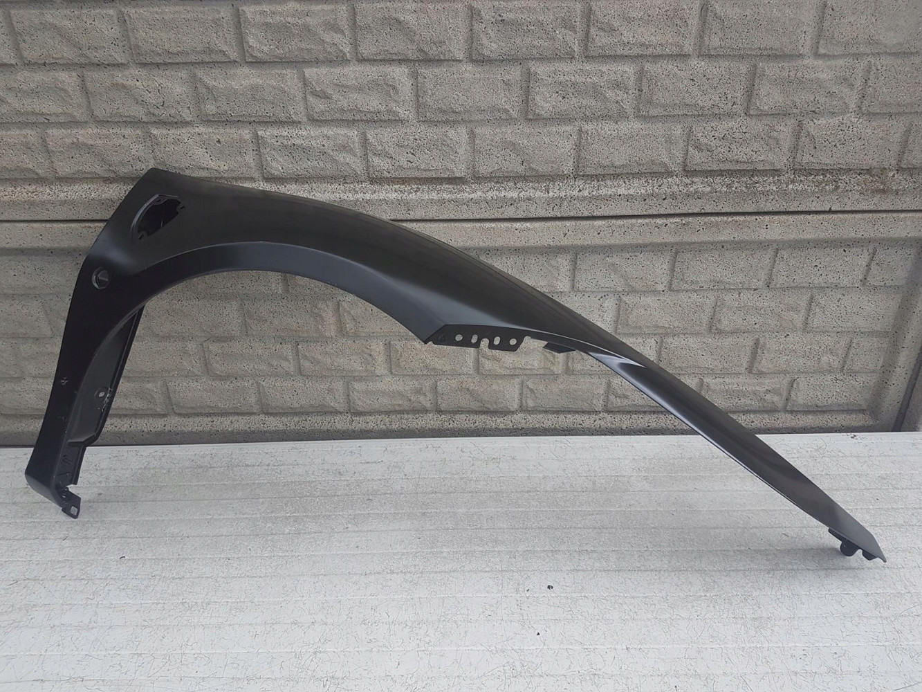 FERRARI F8 TRIBUTO 985852654 BŁOTNIK PRAWY PRZEDNI - (12678410224)