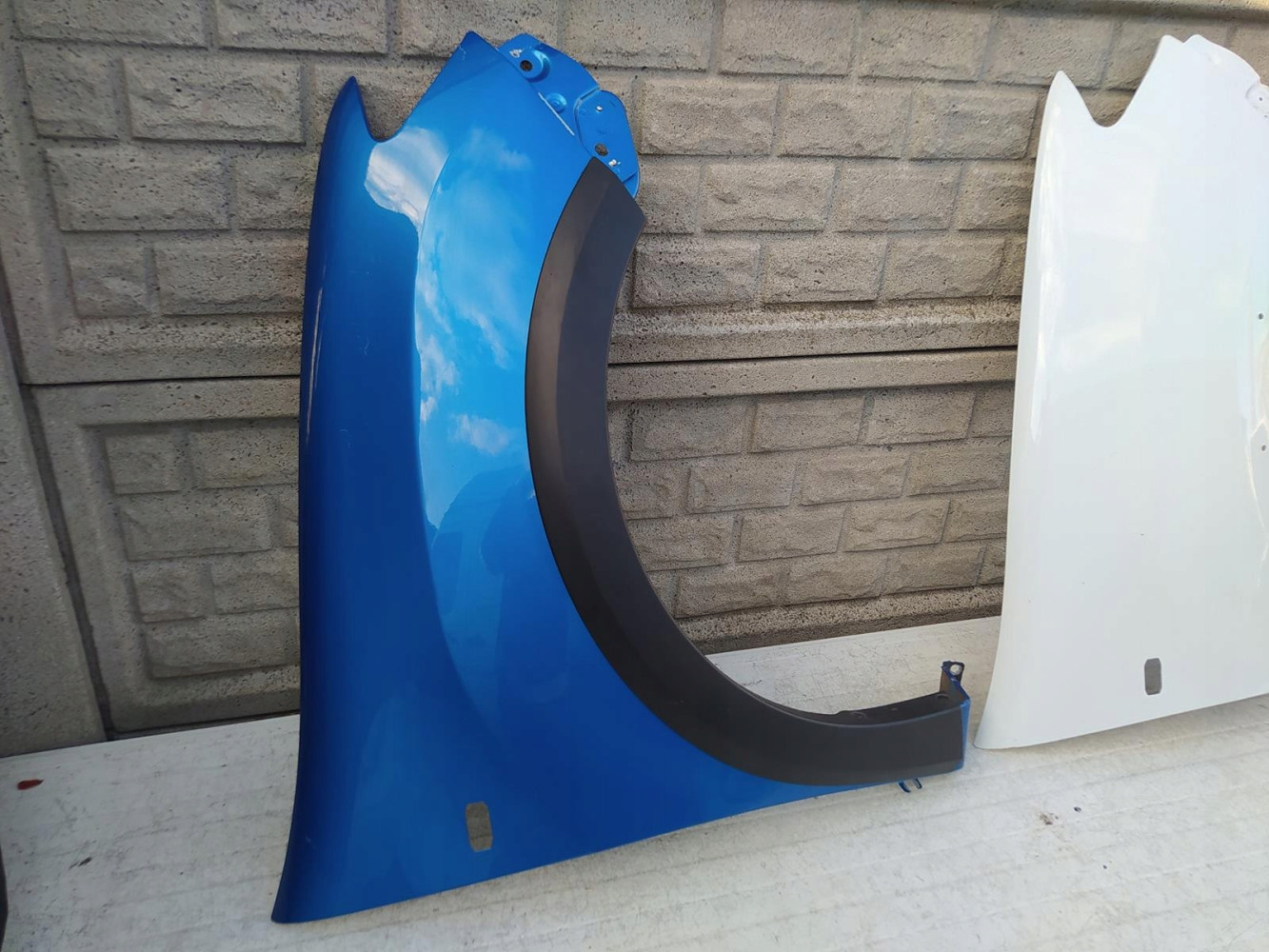 DACIA SANDERO STEPWAY 13- BŁOTNIK PRZEDNI PRAWY - (12698542235)