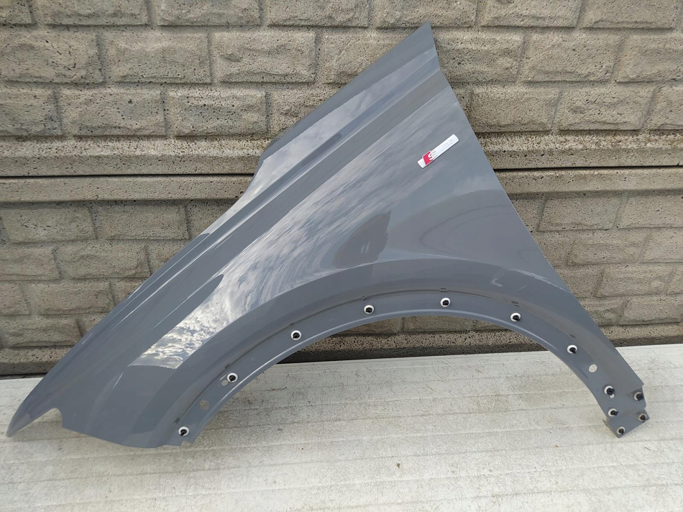 AUDI Q4 BŁOTNIK PRZEDNI LEWY - (12707074504)