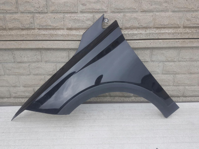 SEAT ARONA BŁOTNIK PRZEDNI LEWY - (12761566471)