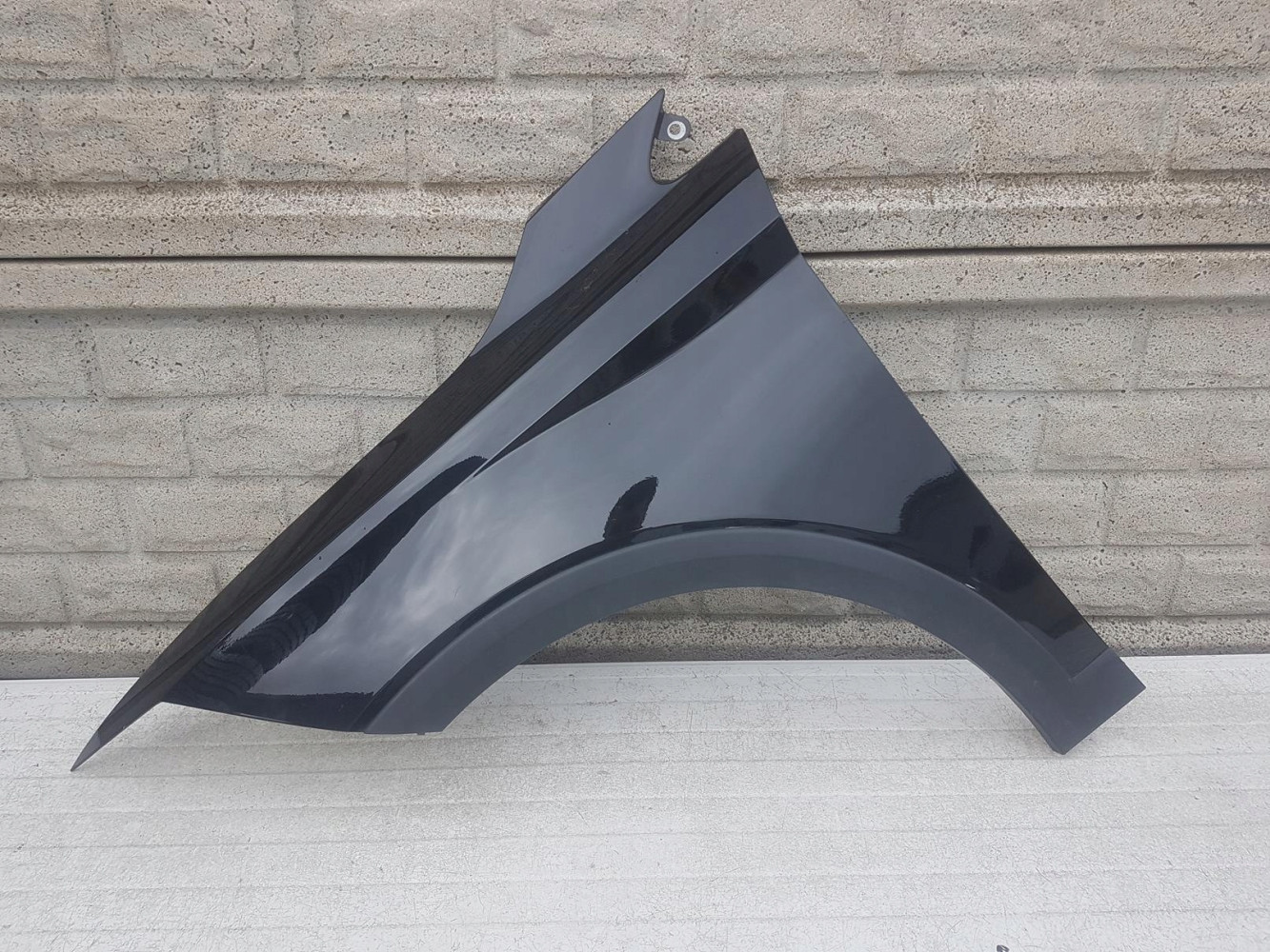 SEAT ARONA BŁOTNIK PRZEDNI LEWY - (12761566471)