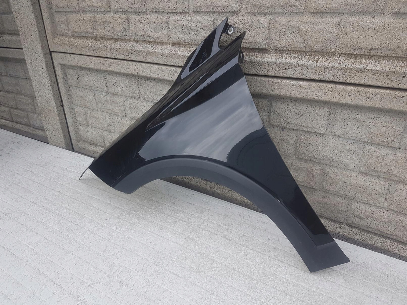 SEAT ARONA BŁOTNIK PRZEDNI LEWY - (12761566471)