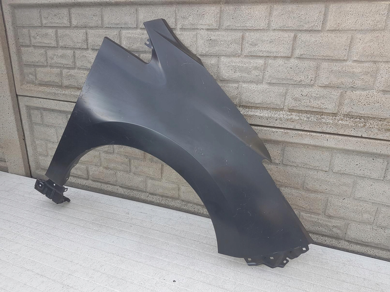 NISSAN LEAF II 17-22 BŁOTNIK PRZEDNI PRAWY N.O - (12766737727)