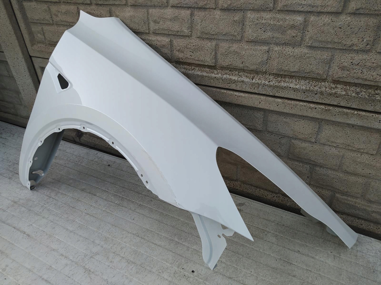 TESLA Y MODEL Y BŁOTNIK PRZEDNI PRAWY - (12823463494)