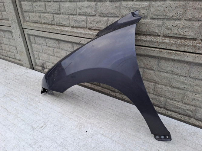 SUZUKI BALENO II 15-22 BŁOTNIK LEWY PRZEDNI - (12889886589)
