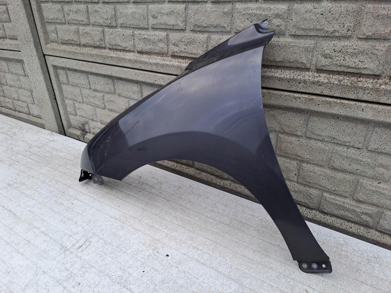 SUZUKI BALENO II 15-22 BŁOTNIK LEWY PRZEDNI - (12889886589)