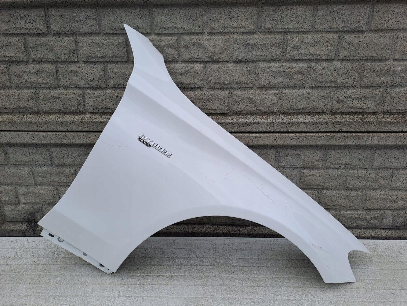MERCEDES C KLASA W205 14-20 BŁOTNIK PRAWY PRZEDNI - (12889894513)