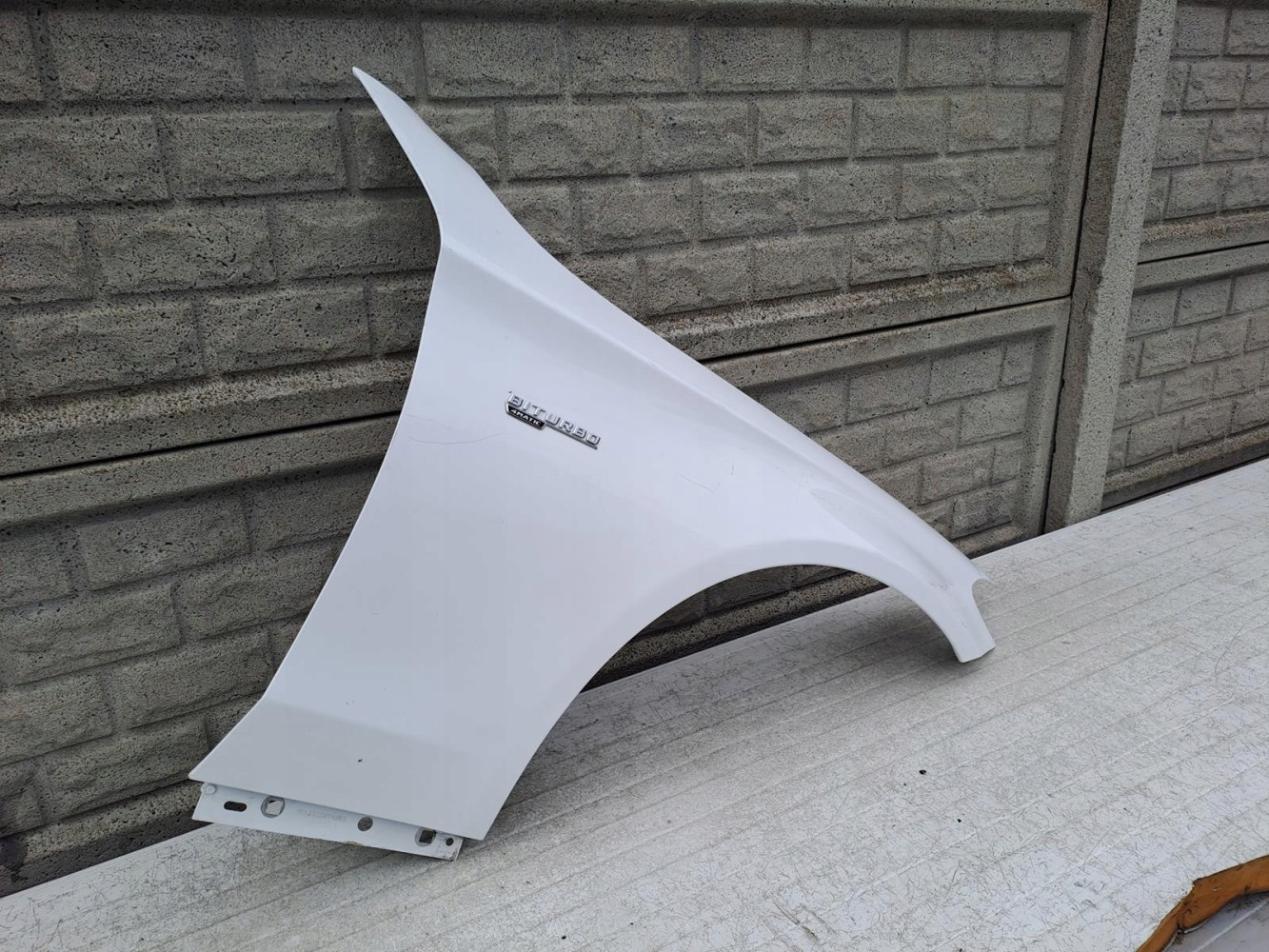 MERCEDES C KLASA W205 14-20 BŁOTNIK PRAWY PRZEDNI - (12889894513)