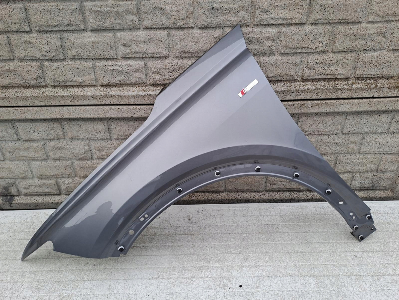 AUDI Q4 BŁOTNIK PRZEDNI LEWY - (12913487925)