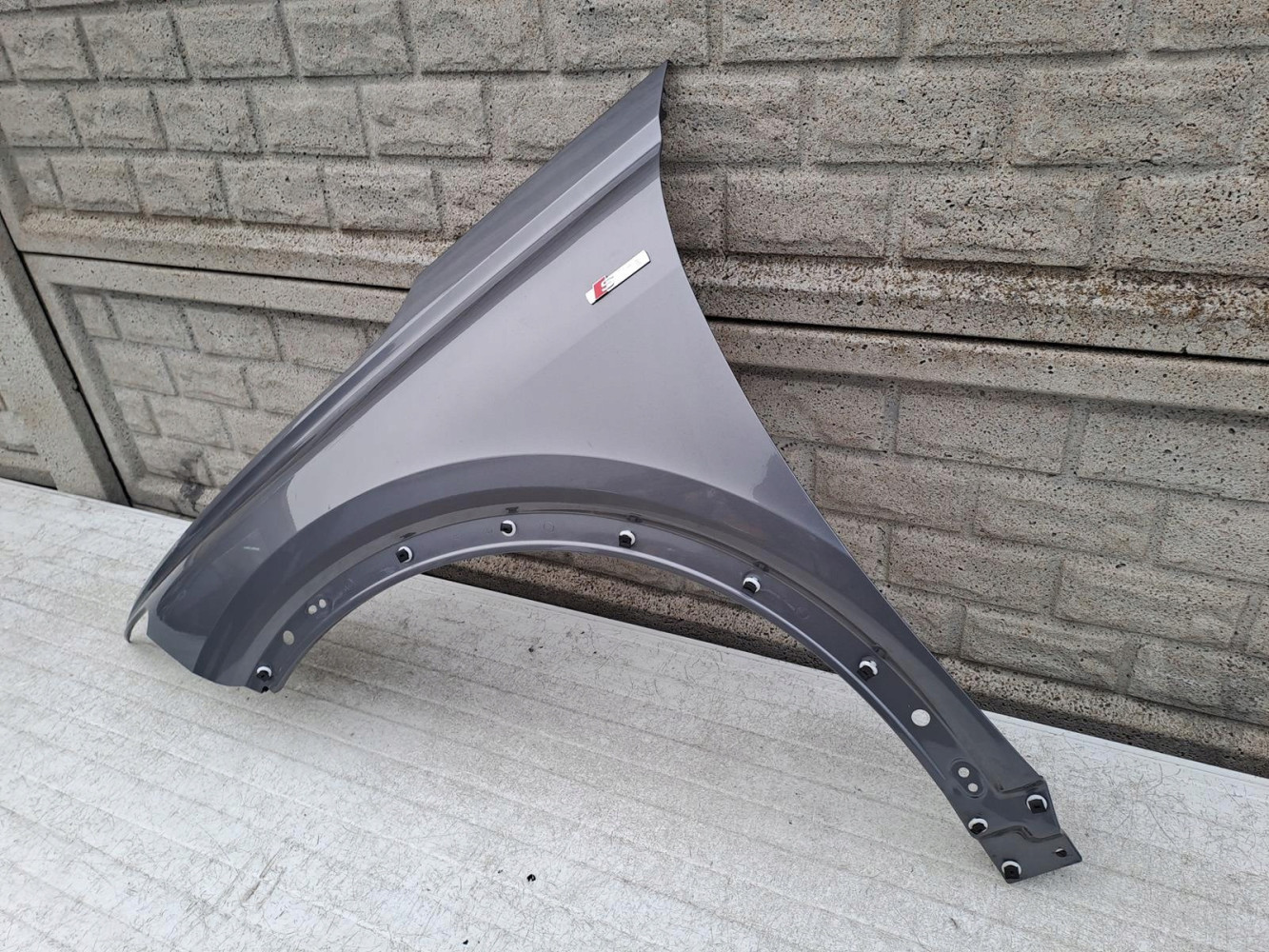 AUDI Q4 BŁOTNIK PRZEDNI LEWY - (12913487925)