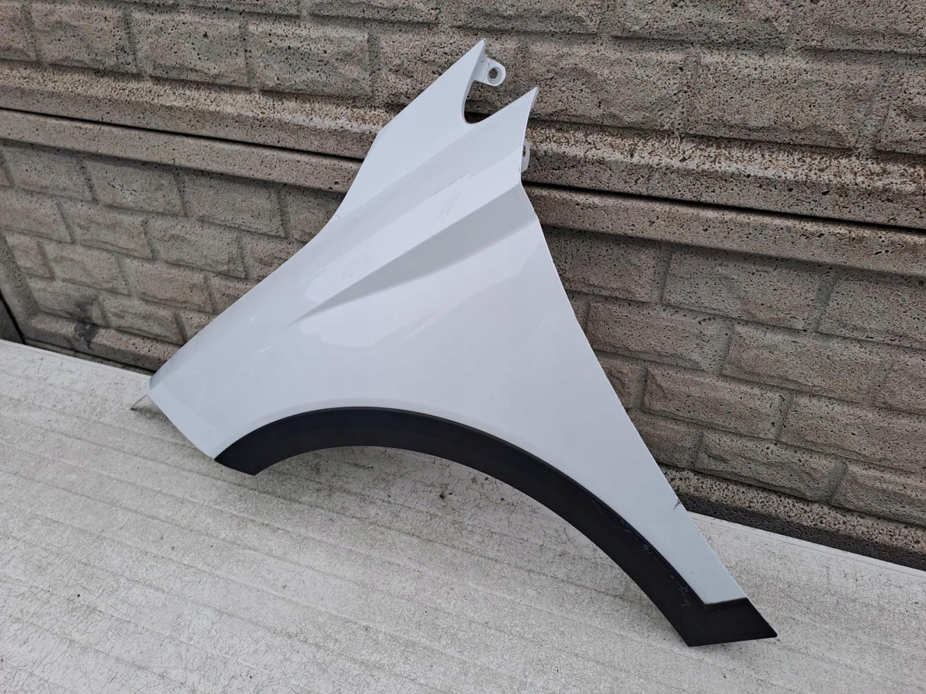 SEAT ARONA BŁOTNIK PRZEDNI LEWY - (12927623893)
