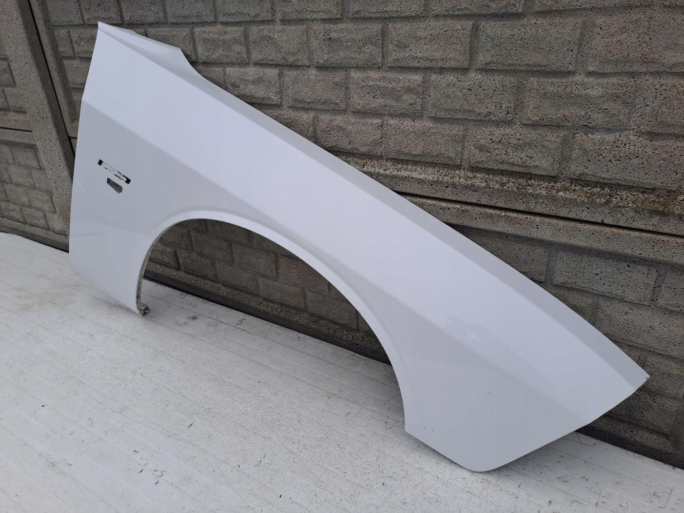 CHEVROLET CHALLENGER BŁOTNIK PRAWY PRZEDNI - (12971179512)