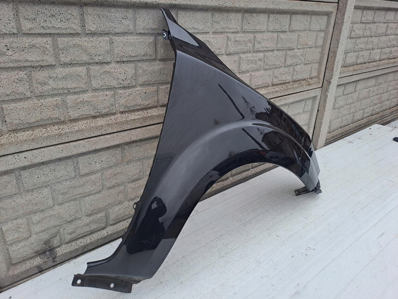 NISSAN NAVARA IV 16-22 BŁOTNIK PRZEDNI PRAWY - (13007194190)