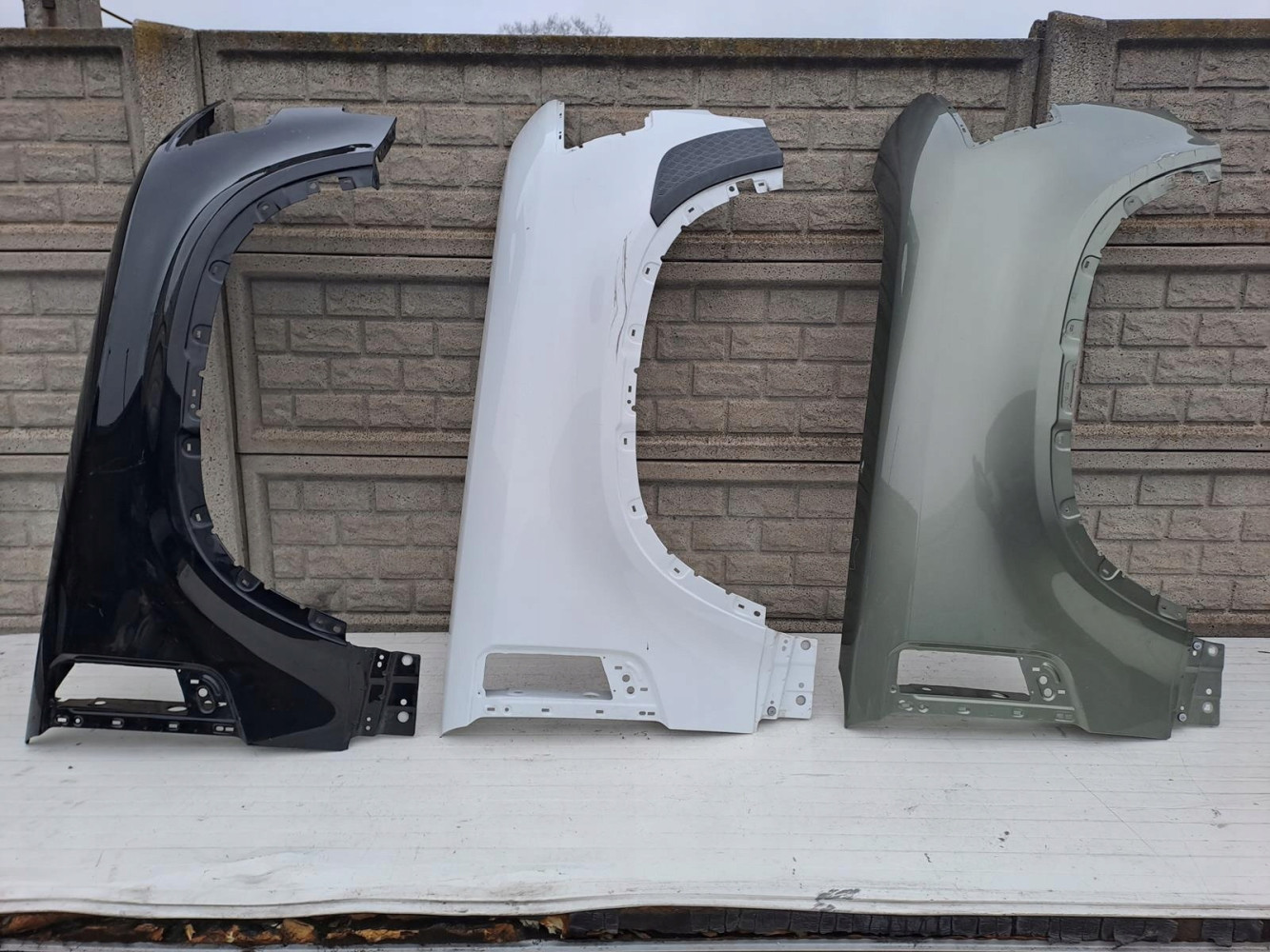 LAND ROVER DEFENDER 20- BŁOTNIK PRAWY PRZEDNI - (13007245065)
