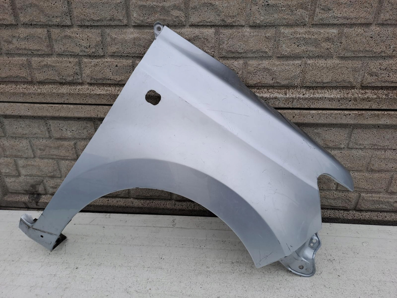 DAIHATSU MATERIA BŁOTNIK PRAWY PRZEDNI - (13012629371)
