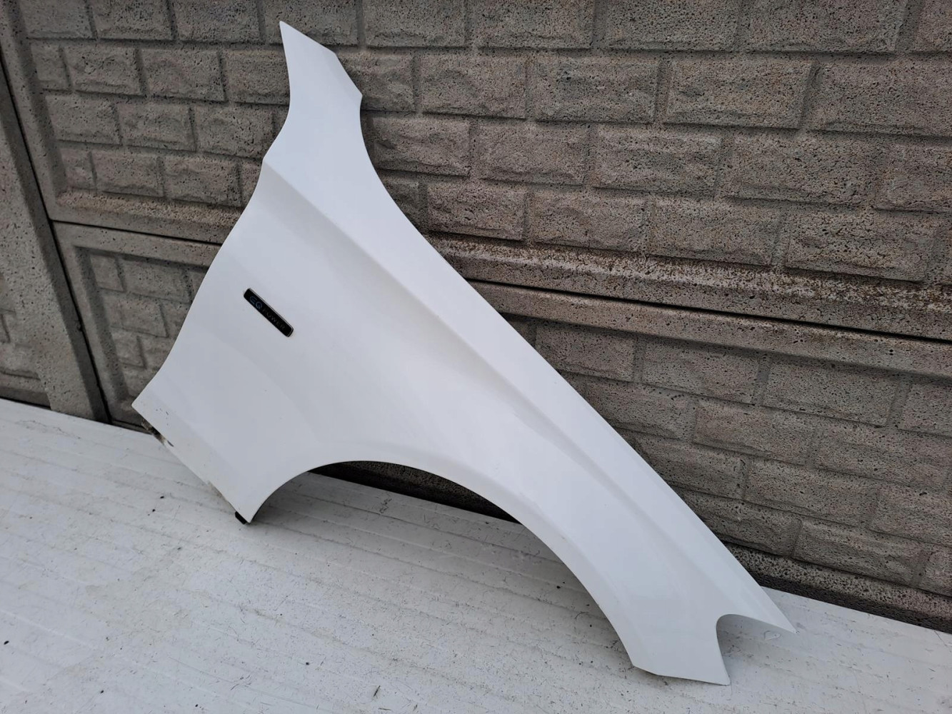 MERCEDES C KLASA W205 14-20 BŁOTNIK PRAWY PRZEDNI - (13016496785)