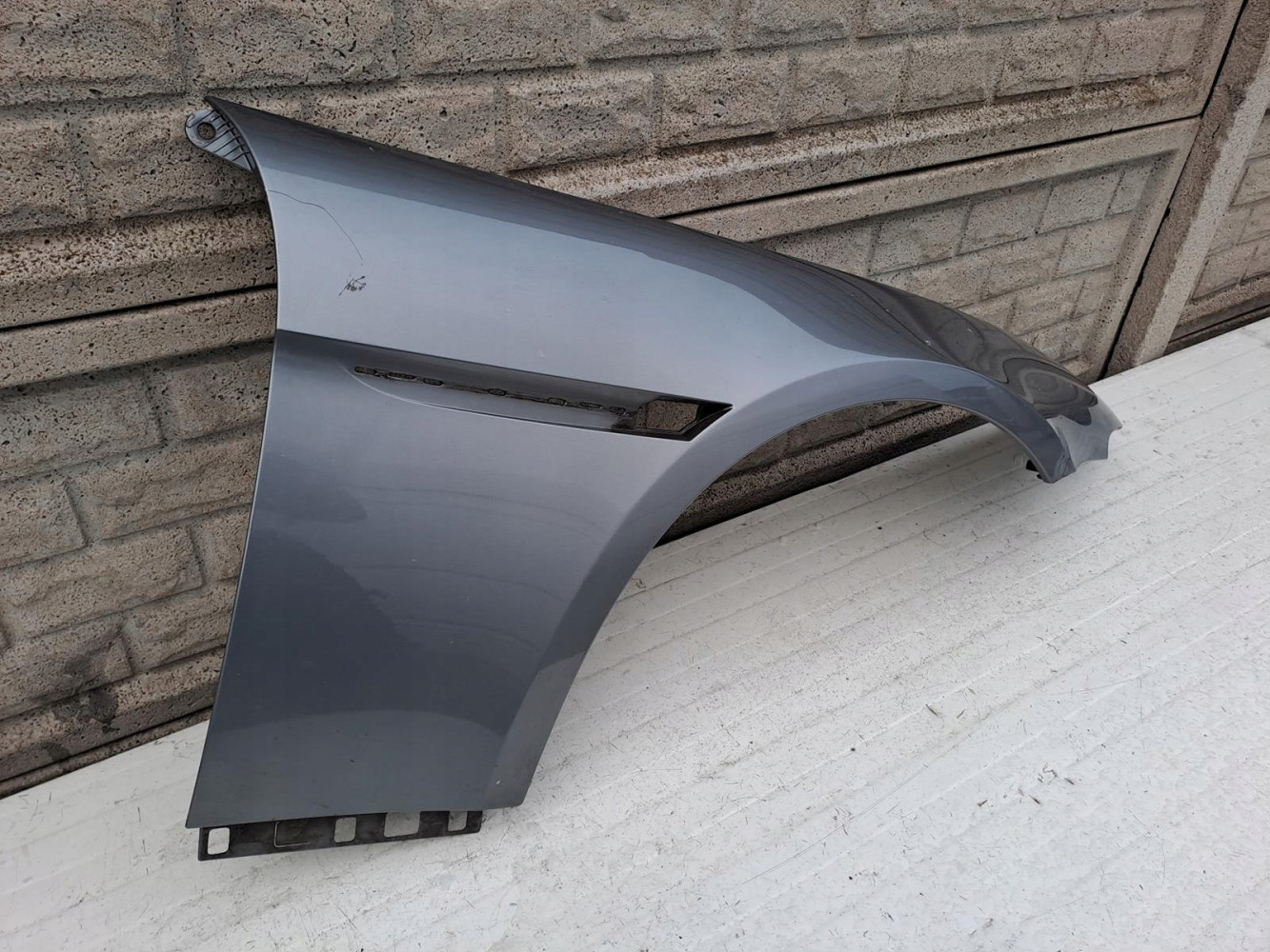 BMW 6 E63 E64 BŁOTNIK PRAWY PRZEDNI - (13021762386)