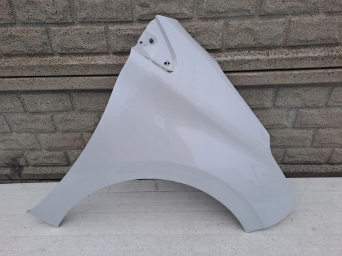 PEUGEOT 208 11-17 BŁOTNIK PRAWY PRZEDNI - (13048204574)