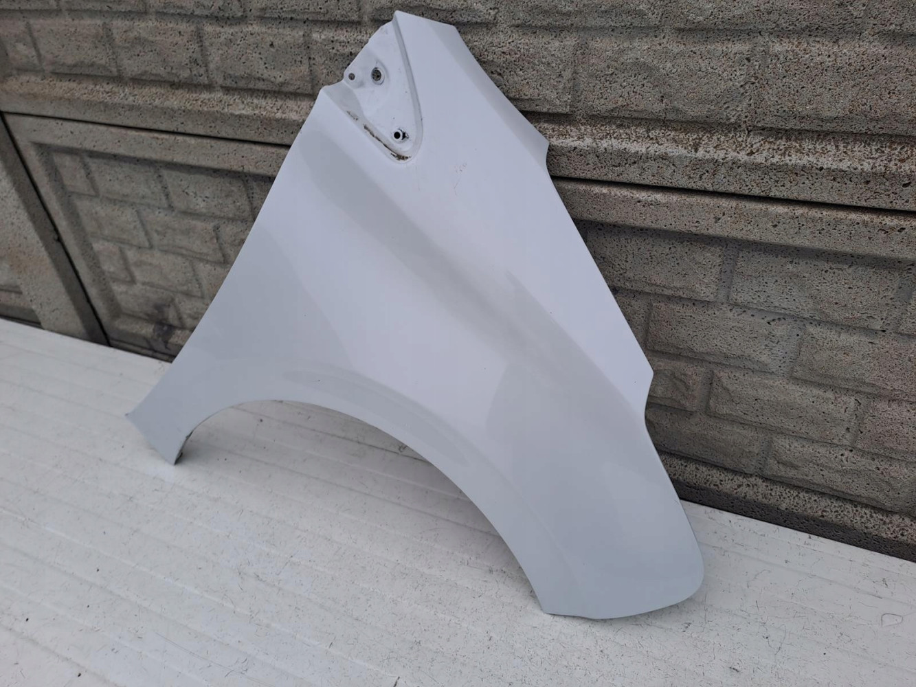 PEUGEOT 208 11-17 BŁOTNIK PRAWY PRZEDNI - (13048204574)