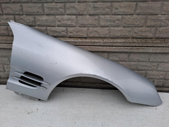 MERCEDES SL230 SL 230 BŁOTNIK PRAWY PRZEDNI - (13050187786)