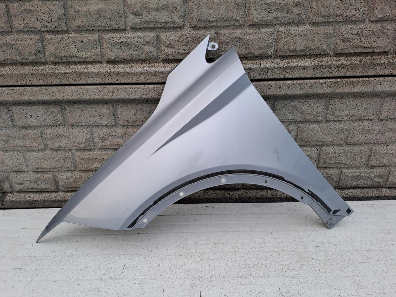 SEAT ARONA BŁOTNIK PRZEDNI LEWY - (13054325569)