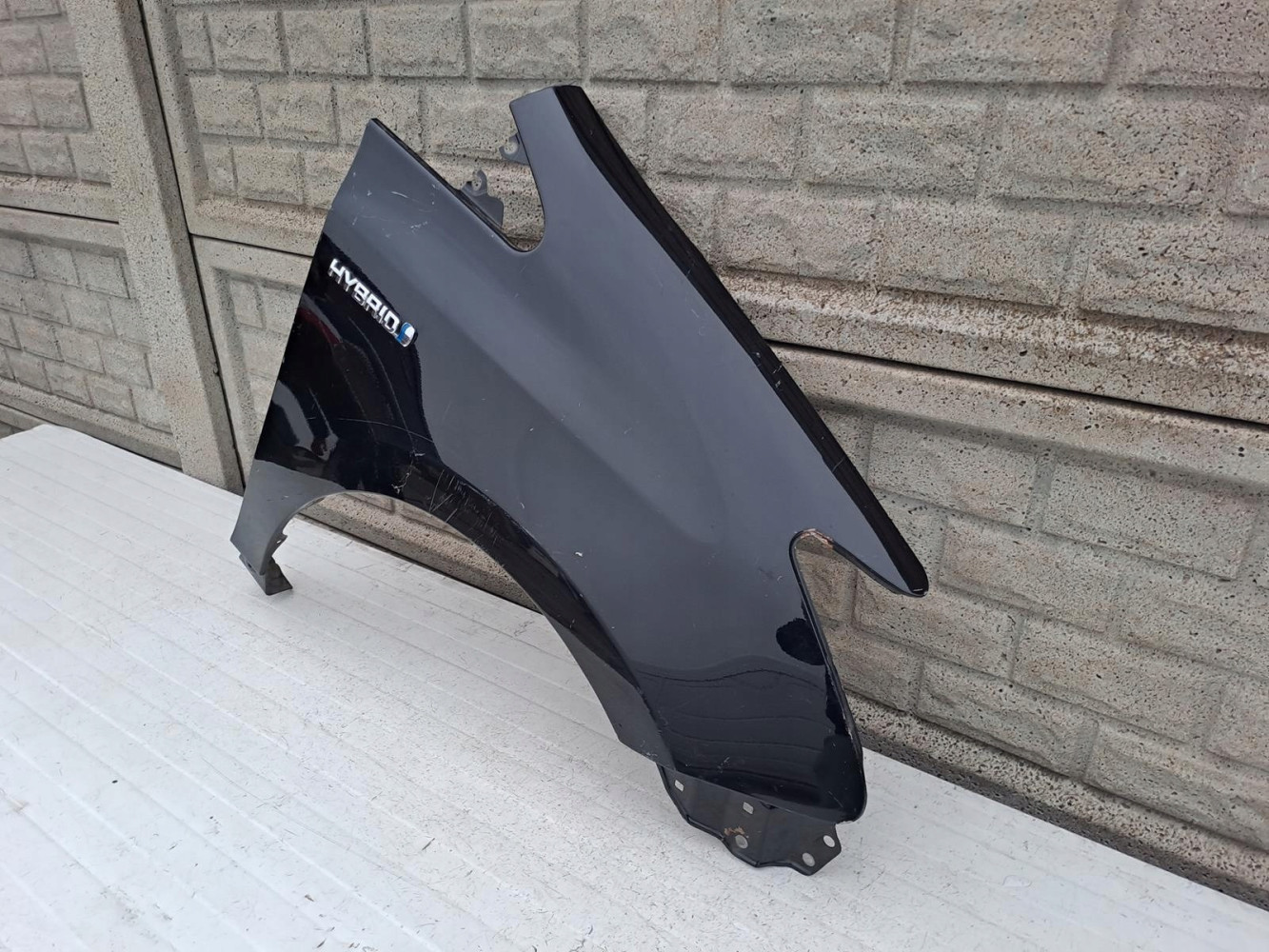 TOYOTA PRIUS PLUS BŁOTNIK PRZEDNI PRAWY - (13077132299)