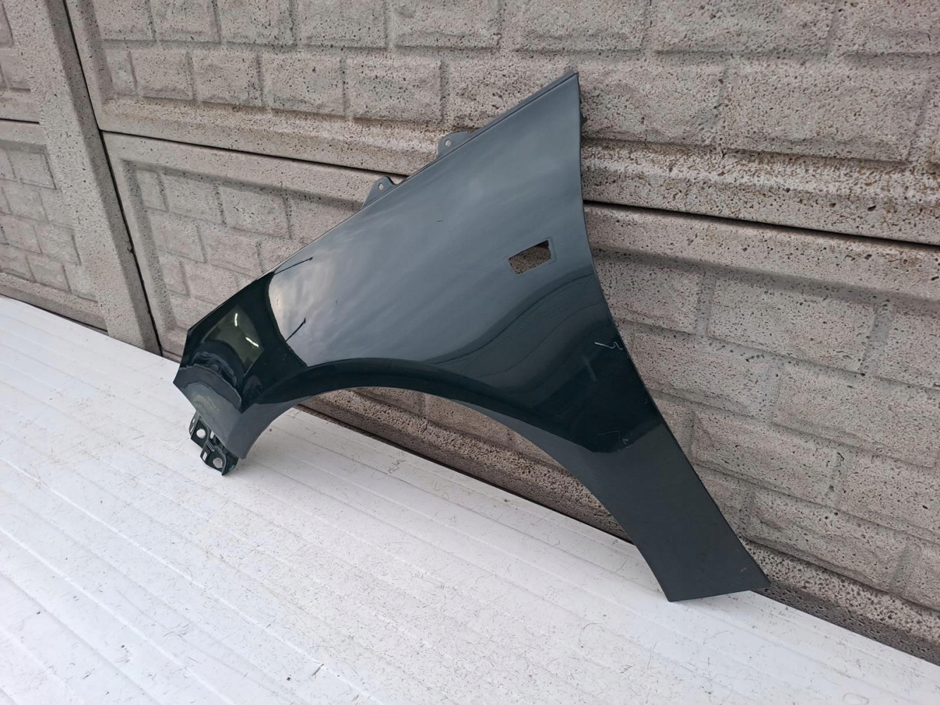 OPEL ADAM BŁOTNIK PRZEDNI LEWY - (13090877984)