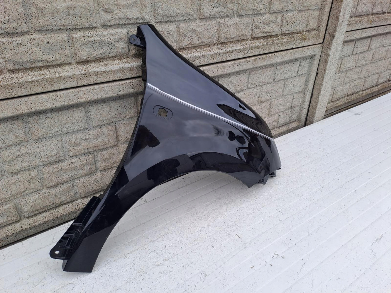 RENAULT TWINGO 3 14-21 BŁOTNIK PRZEDNI PRAWY - (13090960569)