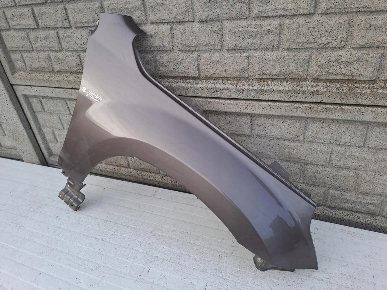 SUZUKI GRAND VITARA LIFT 05-14 BŁOTNIK PRAWY PRZÓD - (13093053183)