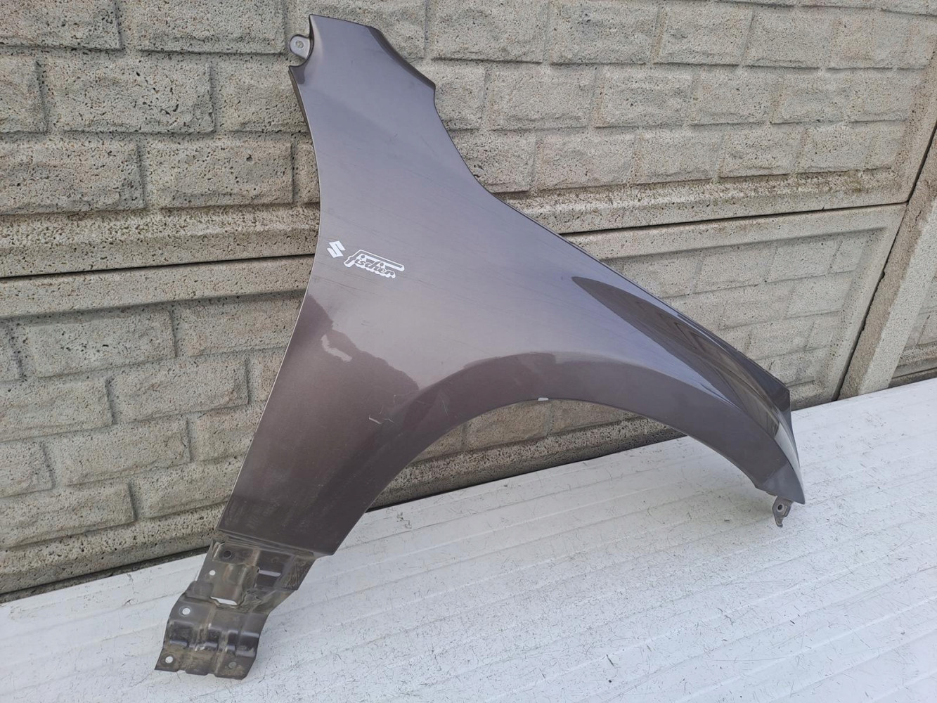 SUZUKI GRAND VITARA LIFT 05-14 BŁOTNIK PRAWY PRZÓD - (13093053183)