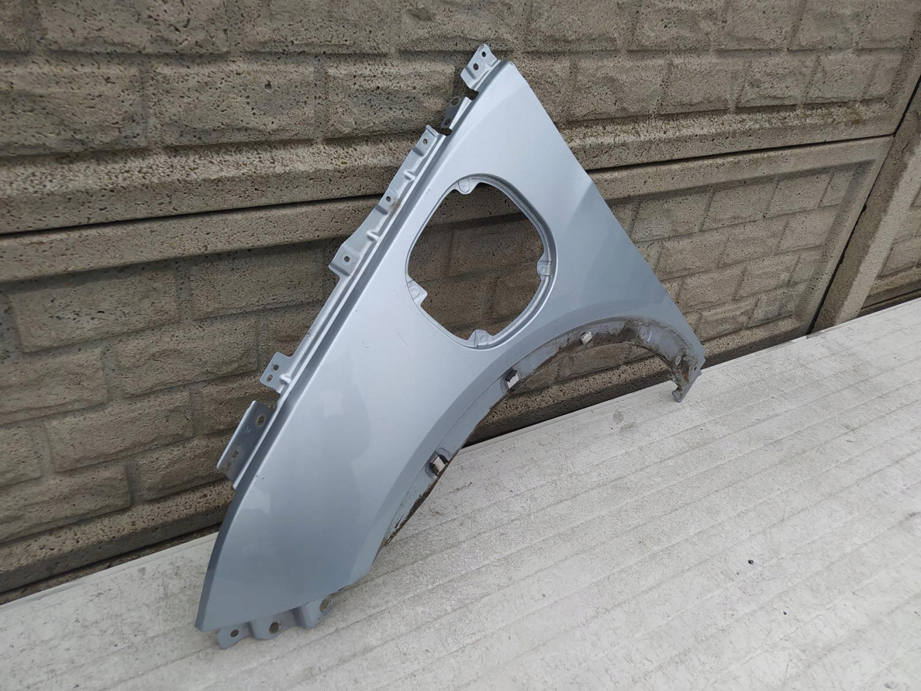 OPEL AMPERA-E BOLT BŁOTNIK PRZEDNI LEWY - (13095783229)