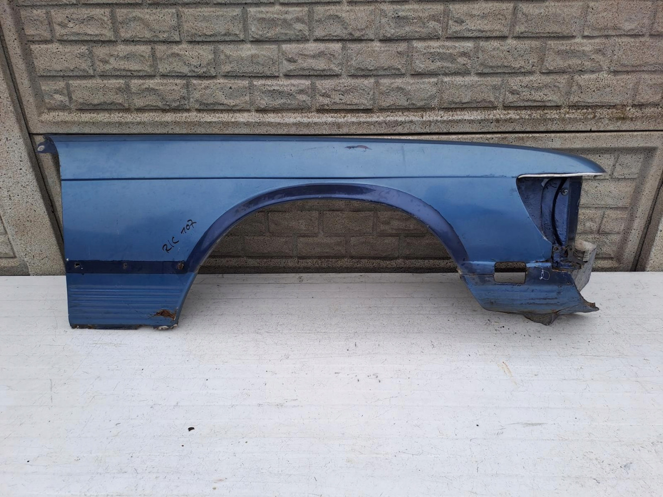 MERCEDES SL SLC 107 W107 C107 BŁOTNIK PRAWY LEWY - (13103275095)