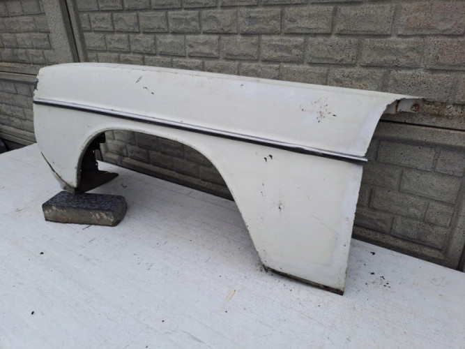 MERCEDES W114 W115 68-73 BŁOTNIK PRAWY LEWY - (13103305784)