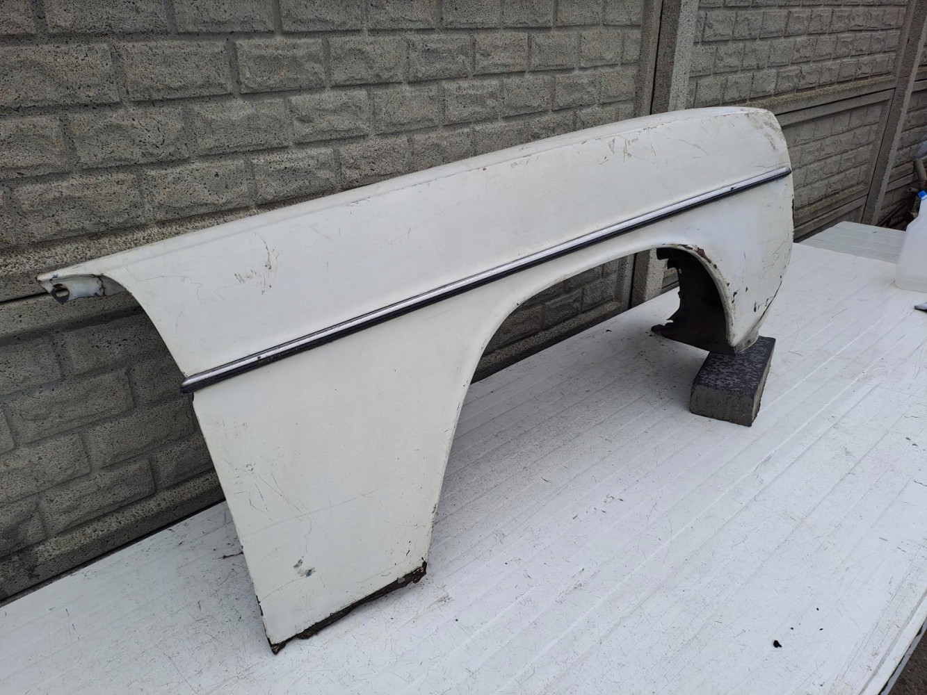 MERCEDES W114 W115 68-73 BŁOTNIK PRAWY LEWY - (13103305784)