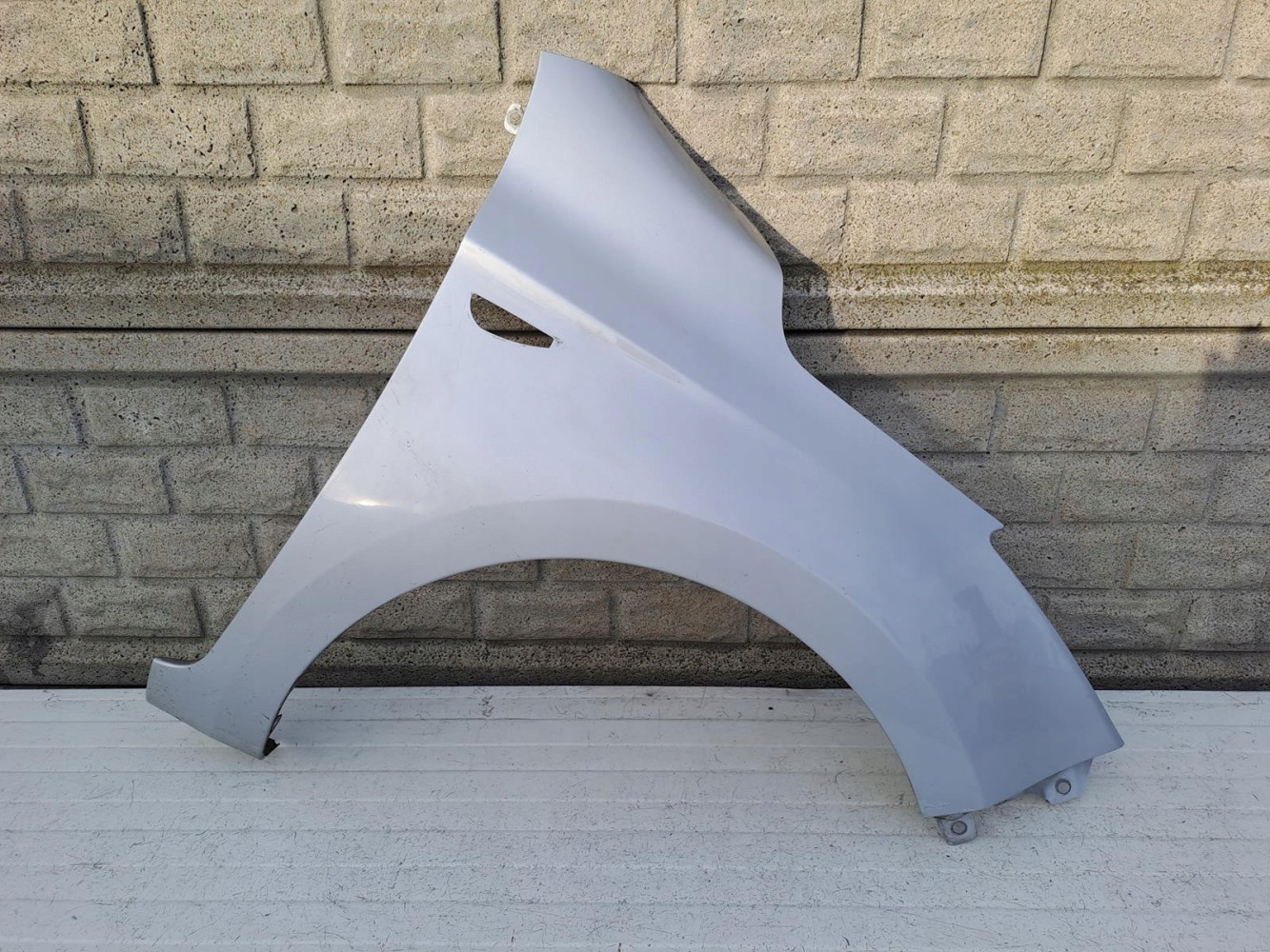 HYUNDAI I20 LIFT KIERUNEK BŁOTNIK PRZEDNI PRAWY - (13109367071)