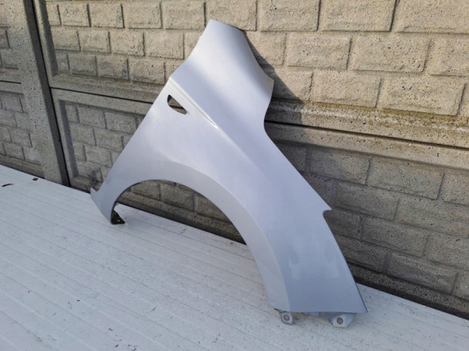 HYUNDAI I20 LIFT KIERUNEK BŁOTNIK PRZEDNI PRAWY - (13109367071)