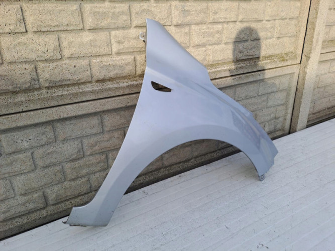 HYUNDAI I20 LIFT KIERUNEK BŁOTNIK PRZEDNI PRAWY - (13109367071)