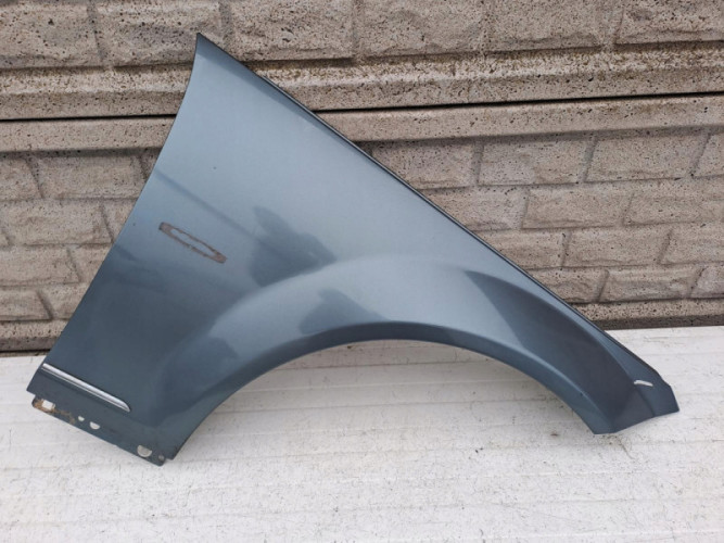 MERCEDES C KLASA W204 07-14 BŁOTNIK PRZEDNI PRAWY - (13131151056)
