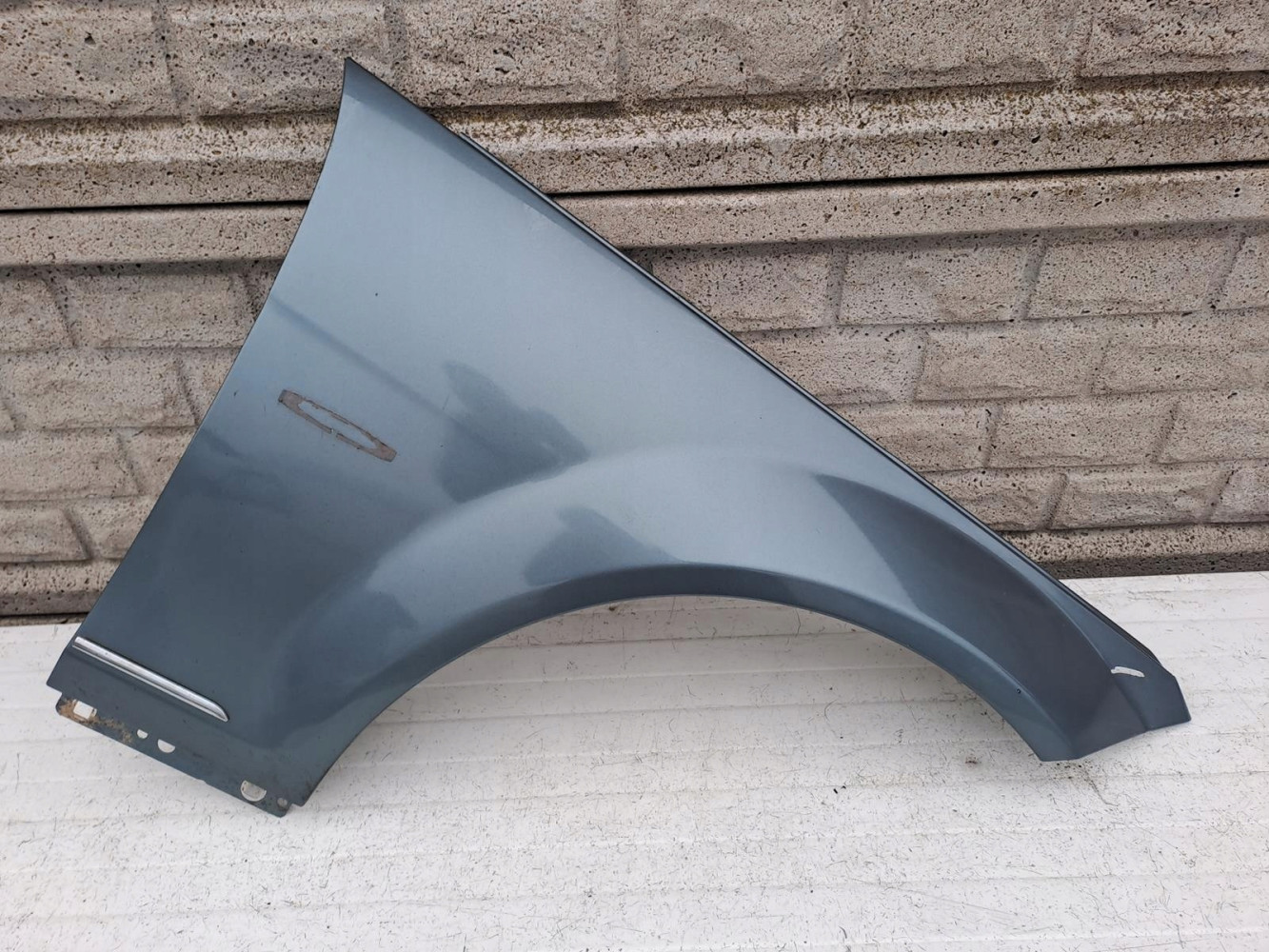 MERCEDES C KLASA W204 07-14 BŁOTNIK PRZEDNI PRAWY - (13131151056)