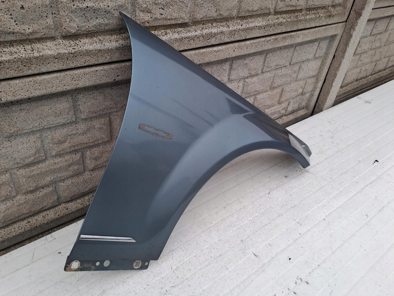 MERCEDES C KLASA W204 07-14 BŁOTNIK PRZEDNI PRAWY - (13131151056)