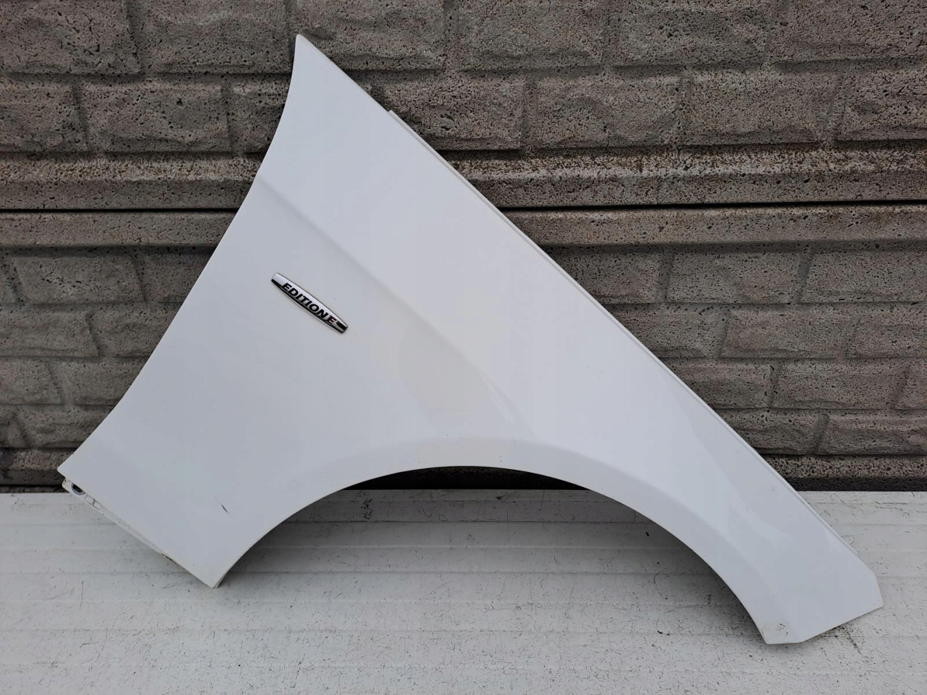 MERCEDES E KLASA W212 E212 BŁOTNIK PRAWY PRZÓD - (13135126166)