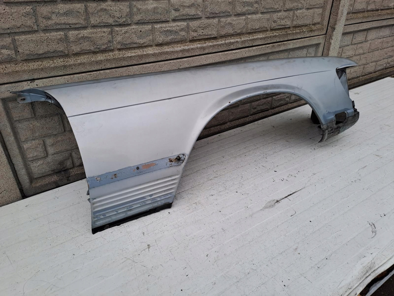MERCEDES SL SLC 107 W107 C107 BŁOTNIK PRAWY LEWY - (13135493301)