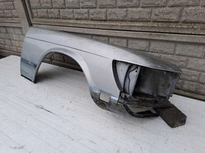 MERCEDES SL SLC 107 W107 C107 BŁOTNIK PRAWY LEWY - (13135493301)