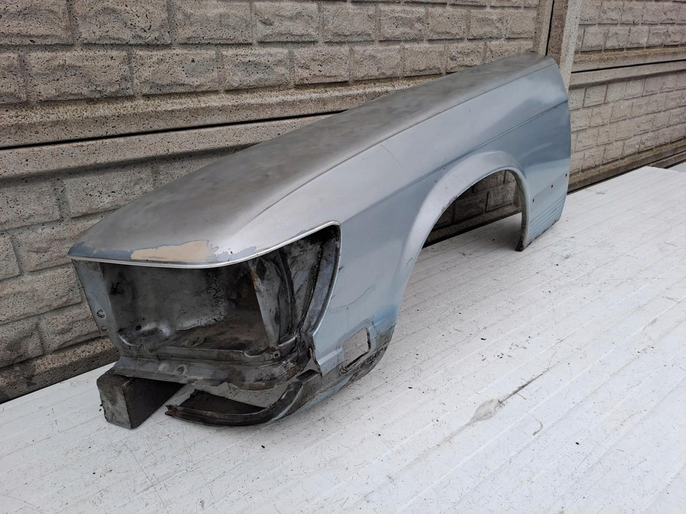 MERCEDES SL SLC 107 W107 C107 BŁOTNIK PRAWY LEWY - (13135493301)