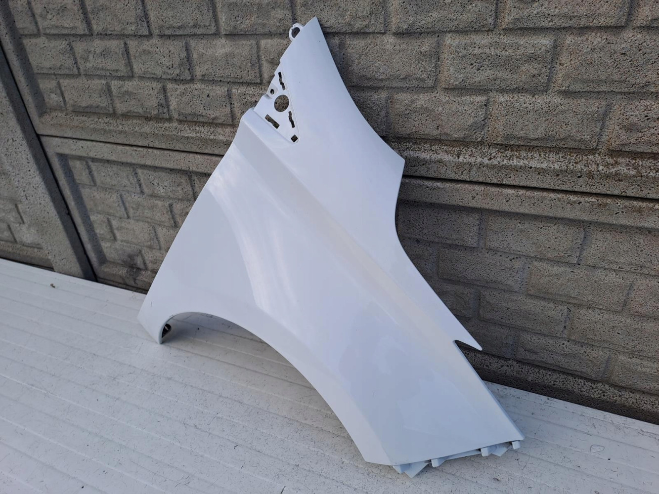 RENAULT ZOE BŁOTNIK PRAWY PRZEDNI - (13137502956)