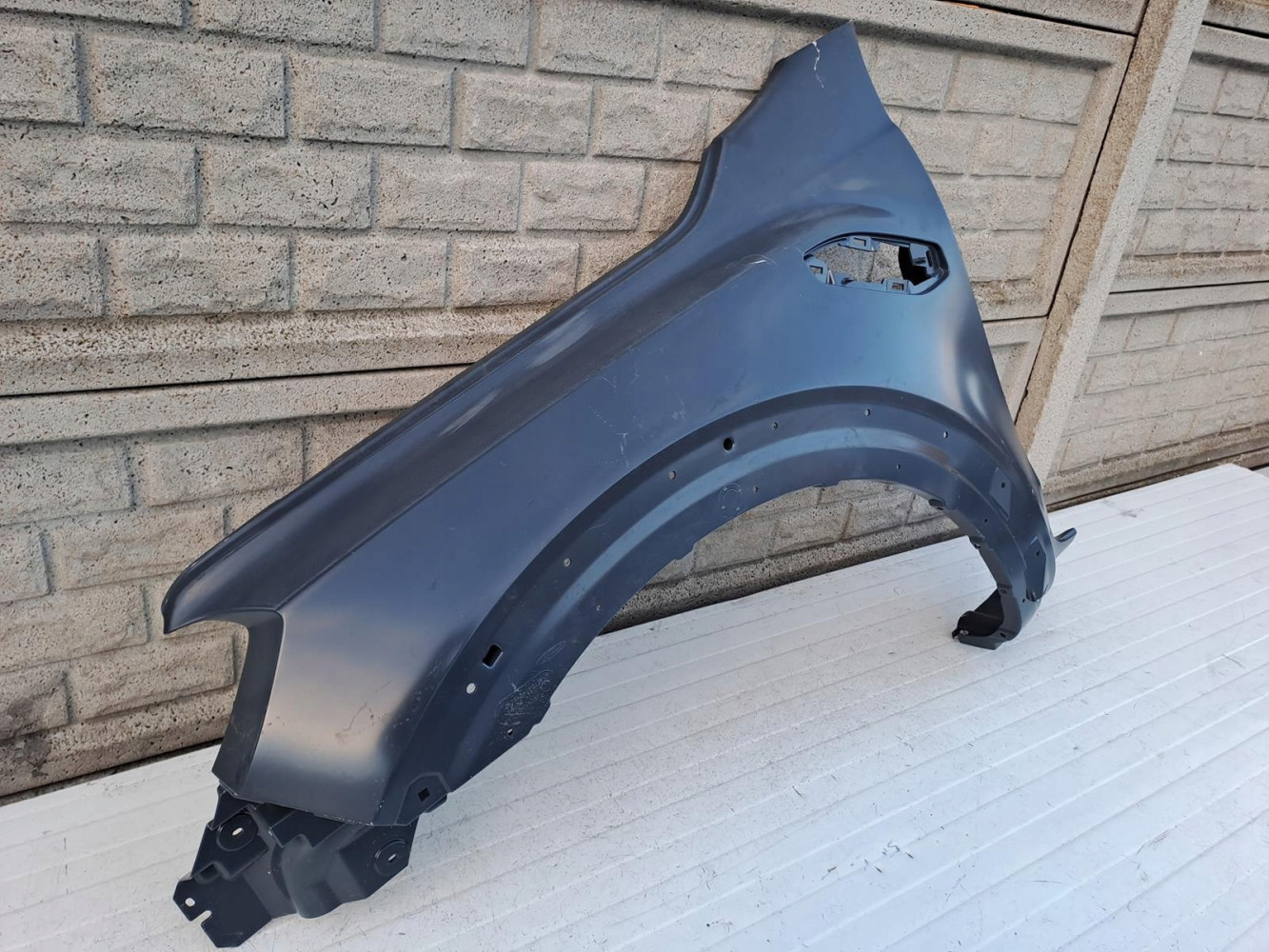 FORD RAPTOR 2018-2022 BŁOTNIK LEWY PRZEDNI - (13137564472)